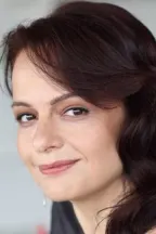 Селен Учер